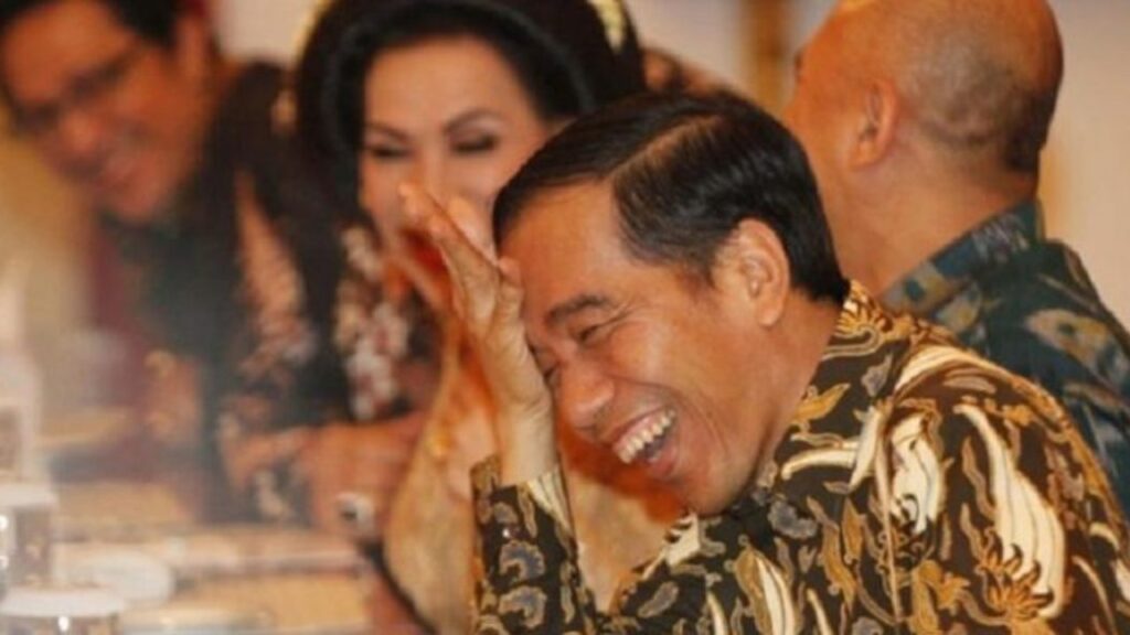 Jokowi Tertawa saat Ditanya Keberpihakan di Pilpres 2024