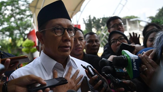 Eks Menag Lukman Hakim Pimpin Doa Demo di MK: Jangan Bajak Demokrasi